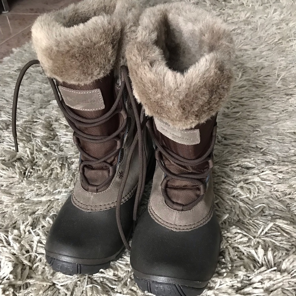 Columbia winter 🥶 ⛄️ snow boots!! Used ones, perfect condition!! Water proof